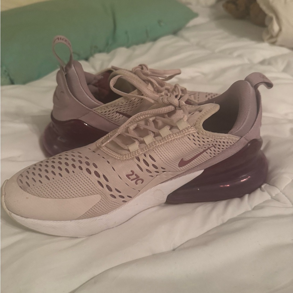 Nike Sneakers in Cream and Purple